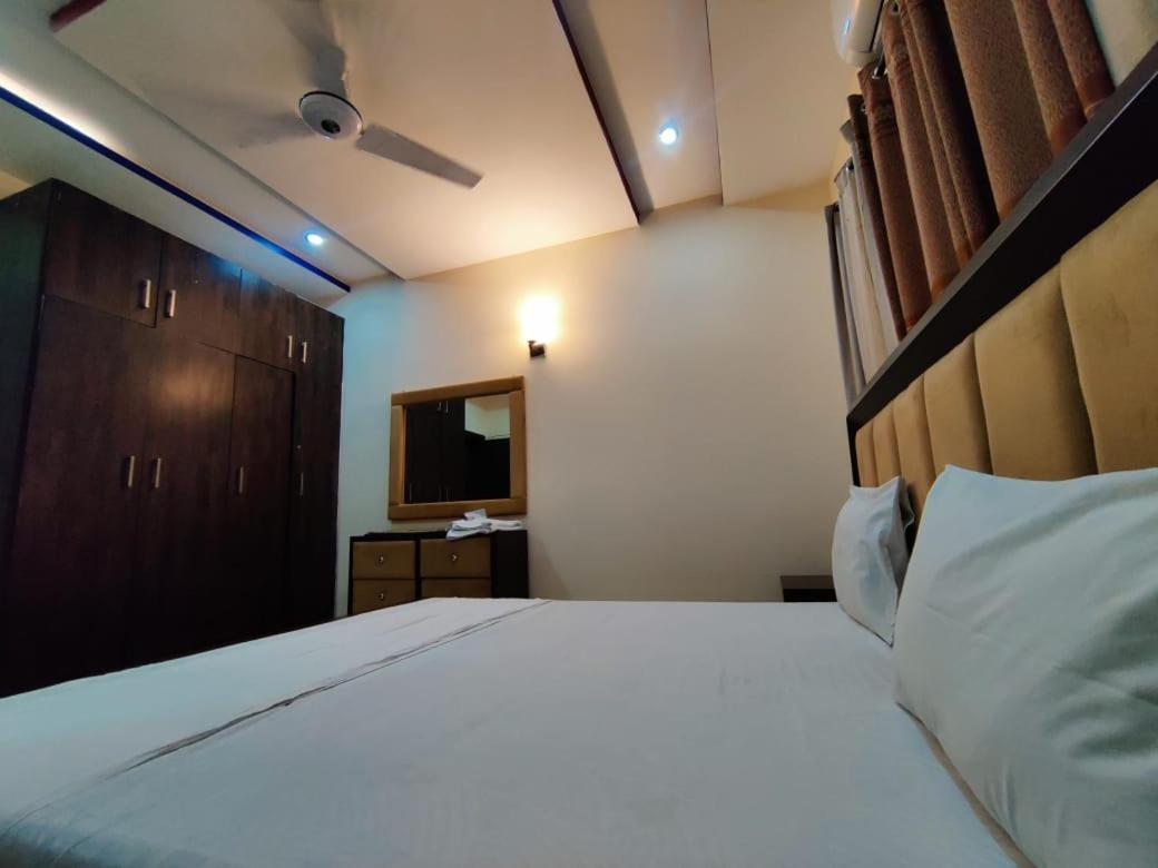 Luxury Guest Rooms Равалпинди Екстериор снимка