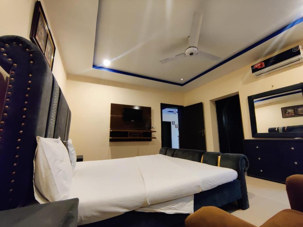 Luxury Guest Rooms Равалпинди Екстериор снимка